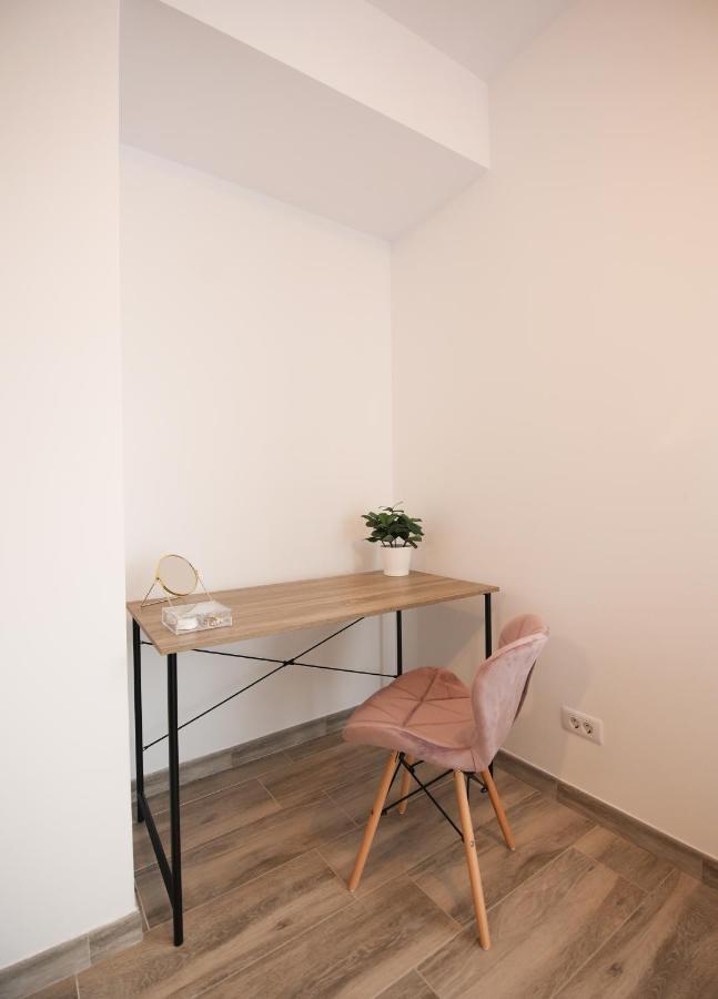 Vitan Central Oasis ---Free Secured Private Parking---Self Check-In-- Bucarest Esterno foto